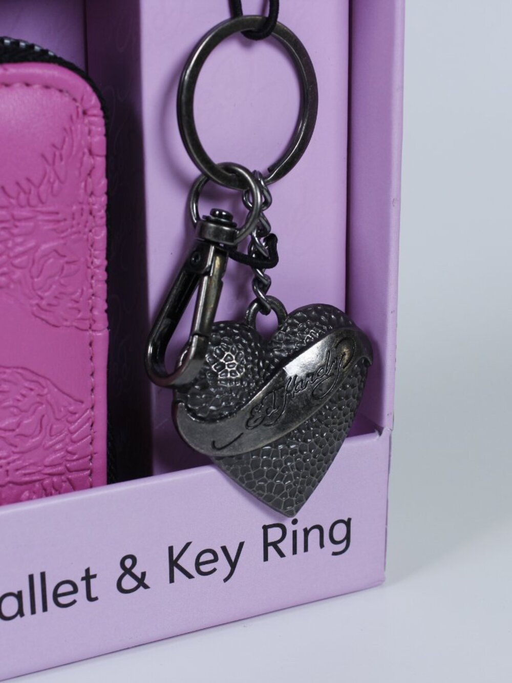 New Ed Hardy Set: Large Fuchsia Pink Zip-Around Wallet + Heart Keychain - Picture 3 of 4